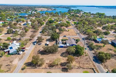 338 E Sweetbriar Drive, Marble Falls, TX 78654 - Photo 6