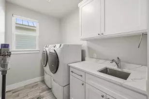 718 Emory Dr, Fredericksburg, TX 78624 - Photo 14