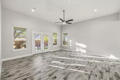 718 Emory Dr, Fredericksburg, TX 78624 - Photo 8