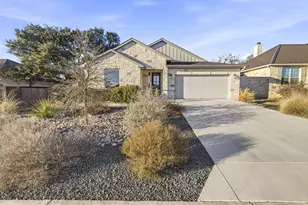 718 Emory Dr, Fredericksburg, TX 78624 - Photo 2