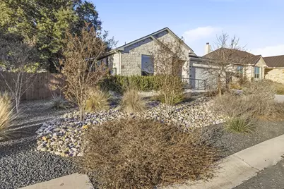 718 Emory Dr, Fredericksburg, TX 78624 - Photo 4