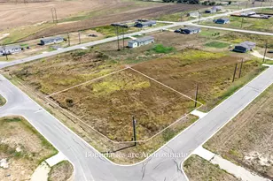 221 Castellana Wy, Elgin, TX 78621 - Photo 2