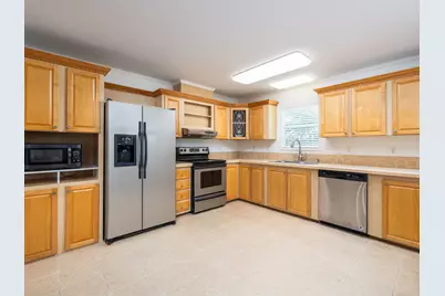 1110 Oakwood Loop, San Marcos, TX 78666 - Photo 6