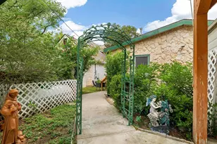 1019 Lakeshore Dr, Spicewood, TX 78669 - Photo 24