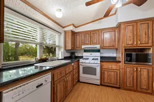 1019 Lakeshore Dr, Spicewood, TX 78669 - Photo 10