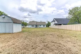 107 W Pauwela Ln, Bastrop, TX 78602 - Photo 22