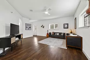 103 Turney St, Smithville, TX 78957 - Photo 8