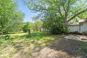 619 W Bell Ave, Rockdale, TX 76567 - Photo 38