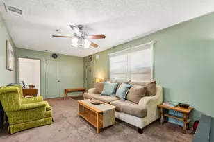 101 Brown St, Elgin, TX 78621 - Photo 8