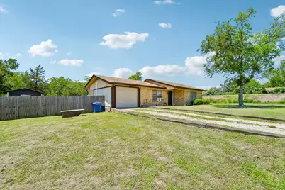 101 Brown Street, Elgin, TX 78621 - Photo 4