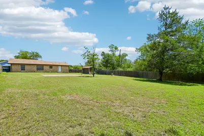 101 Brown Street, Elgin, TX 78621 - Photo 32