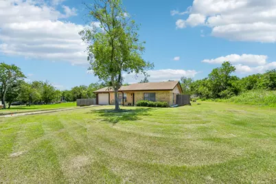 101 Brown Street, Elgin, TX 78621 - Photo 4