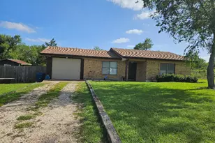 101 Brown St, Elgin, TX 78621 - Photo 2