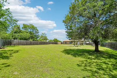 101 Brown Street, Elgin, TX 78621 - Photo 32