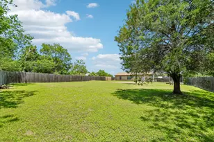 101 Brown St, Elgin, TX 78621 - Photo 32