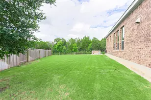 142 Rpd Spgs Cv, Georgetown, TX 78628 - Photo 30