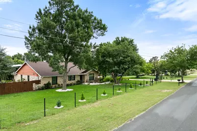 301 Oak Ridge Road, Georgetown, TX 78628 - Photo 2
