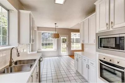 9132 Fainwood Lane, Austin, TX 78749 - Photo 8