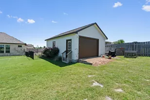 209 E Vienna Dr, Hutto, TX 78634 - Photo 36