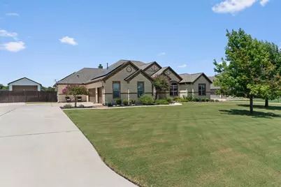 209 E Vienna Drive, Hutto, TX 78634 - Photo 2