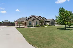 209 E Vienna Dr, Hutto, TX 78634 - Photo 2