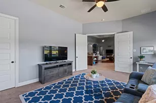 209 E Vienna Dr, Hutto, TX 78634 - Photo 12