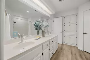 9301 Rolling Oaks Trail, Austin, TX 78750 - Photo 14