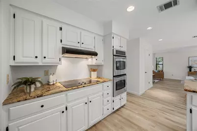 9301 Rolling Oaks Trail, Austin, TX 78750 - Photo 6