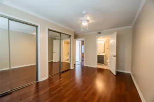 501 W 26th St, Austin, TX 78705 - Photo 8