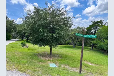 404 Valley View Drive, La Grange, TX 78945 - Photo 4