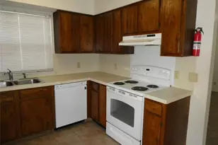 8705 Pineridge Dr, Austin, TX 78729 - Photo 8