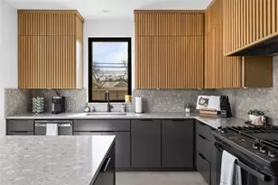 108 Comal St, Austin, TX 78702 - Photo 10
