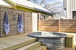 108 Comal St, Austin, TX 78702 - Photo 30