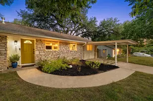 6801 Bryn Mawr Dr, Austin, TX 78723 - Photo 2