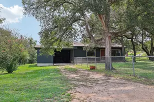 201 Bronco Dr, Burnet, TX 78611 - Photo 2