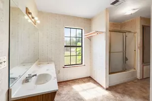 905 Kimbro St, Taylor, TX 76574 - Photo 18