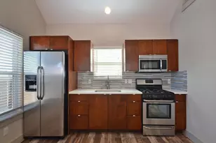 3141 E 12th St, Austin, TX 78702 - Photo 4