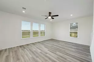 307 Summit Dr, Lockhart, TX 78644 - Photo 6