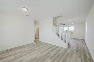 307 Summit Dr, Lockhart, TX 78644 - Photo 4