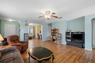 718 Blair Ave, Bastrop, TX 78602 - Photo 6