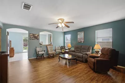 718 Blair Avenue, Bastrop, TX 78602 - Photo 4