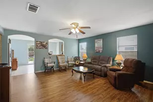 718 Blair Ave, Bastrop, TX 78602 - Photo 4