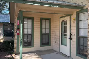 728 W San Antonio St, Lockhart, TX 78644 - Photo 14