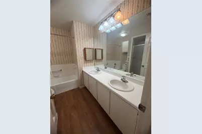 728 W San Antonio Street #728 B, Lockhart, TX 78644 - Photo 10