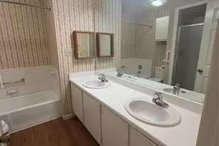 728 W San Antonio St, Lockhart, TX 78644 - Photo 10