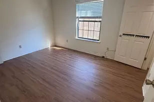 728 W San Antonio St, Lockhart, TX 78644 - Photo 8