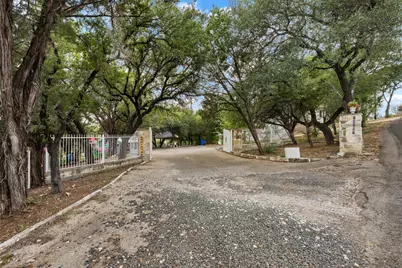 18307 E Lakeview Drive, Jonestown, TX 78645 - Photo 32