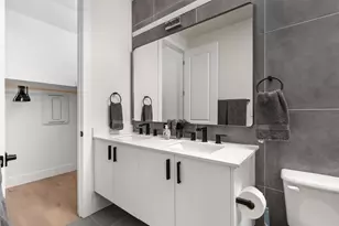 1402 Summit St, Austin, TX 78741 - Photo 18