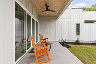 1402 Summit St, Austin, TX 78741 - Photo 26