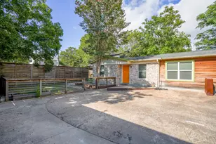 1705 E 14th St, Austin, TX 78702 - Photo 22